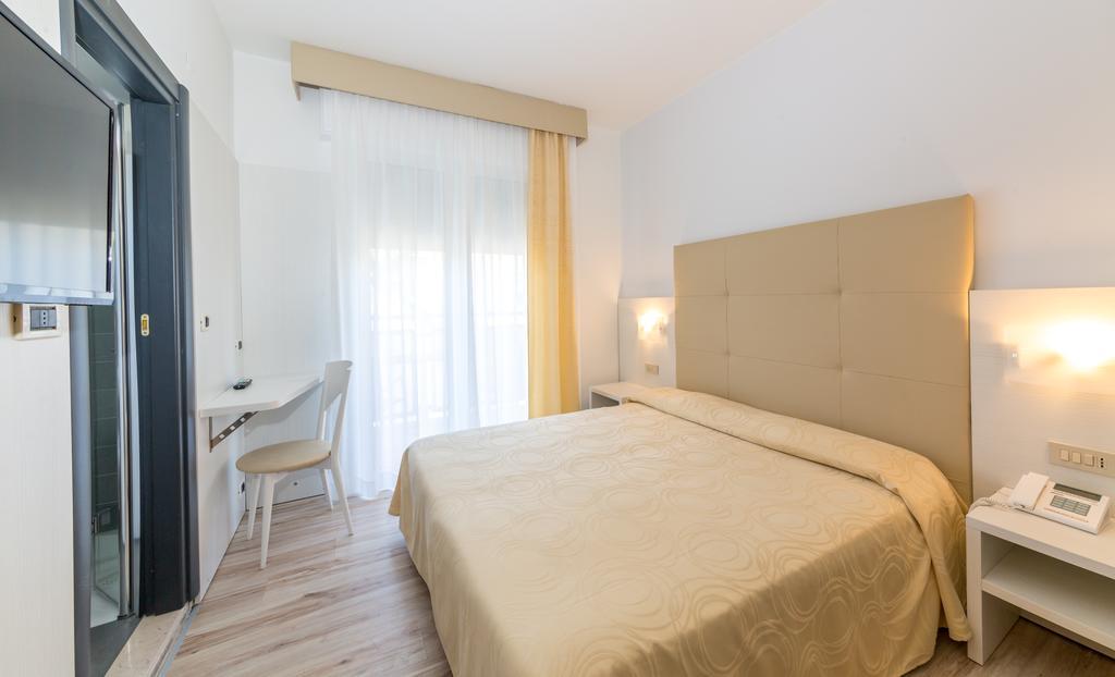Hotel Torino Lido di Jesolo Kültér fotó