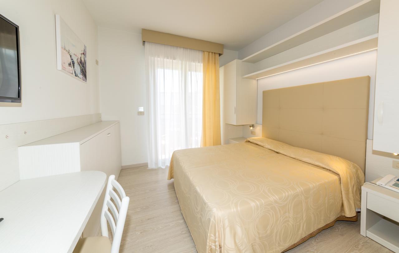 Hotel Torino Lido di Jesolo Kültér fotó