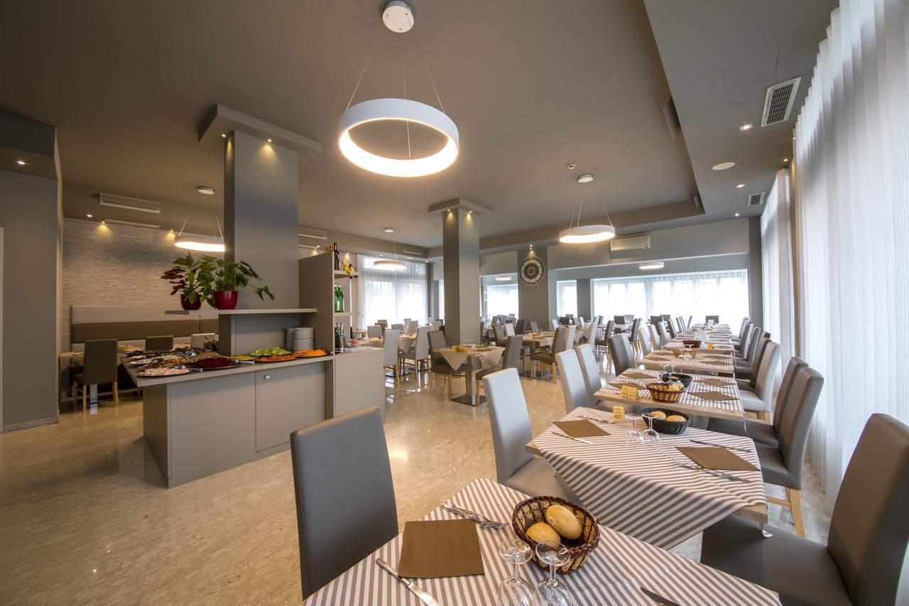 Hotel Torino Lido di Jesolo Kültér fotó